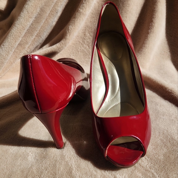 Red open-toed patent leather heels - so fun!! - Picture 5 of 7